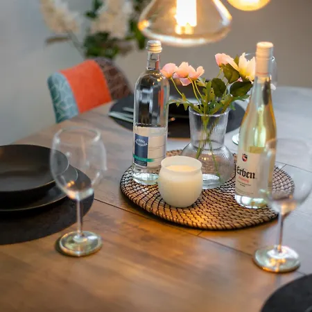 Mola Apartments-geraeumiges In Bis 6 Personen, Xxl Couch, Parkplatz Und Wlan Apartment *