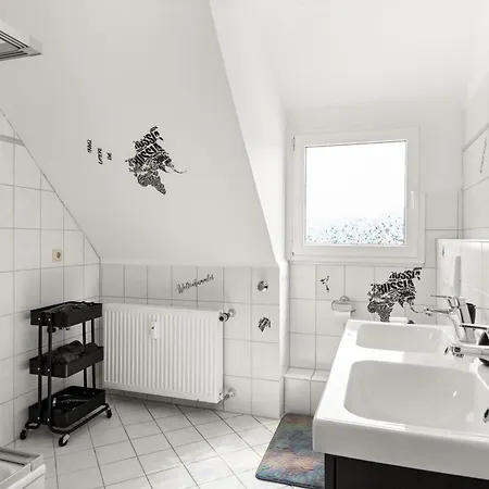 Mola Apartments-geraeumiges In Bis 6 Personen, Xxl Couch, Parkplatz Und Wlan Apartment